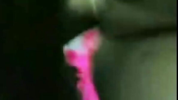 Cassie는 당신이 때리고 싶은 이 큰 둥근 엉덩이를 가지고 있습니다!