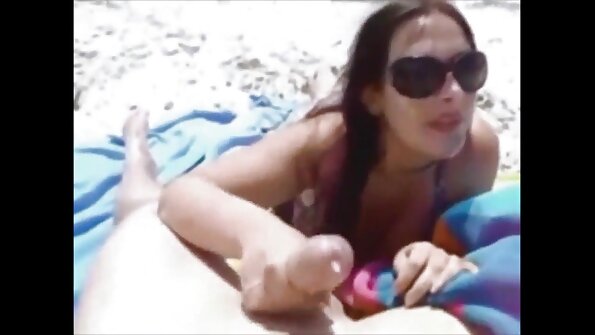 Shyla Jennings는 새 장난감을 가지고 그것을 잘 사용합니다! 그녀가 그녀의 꽉 조이는 음부에 빛나는 진동 달걀을 삽입하고 그녀의 내부에서 진동하게 하는 것을 지켜보세요!